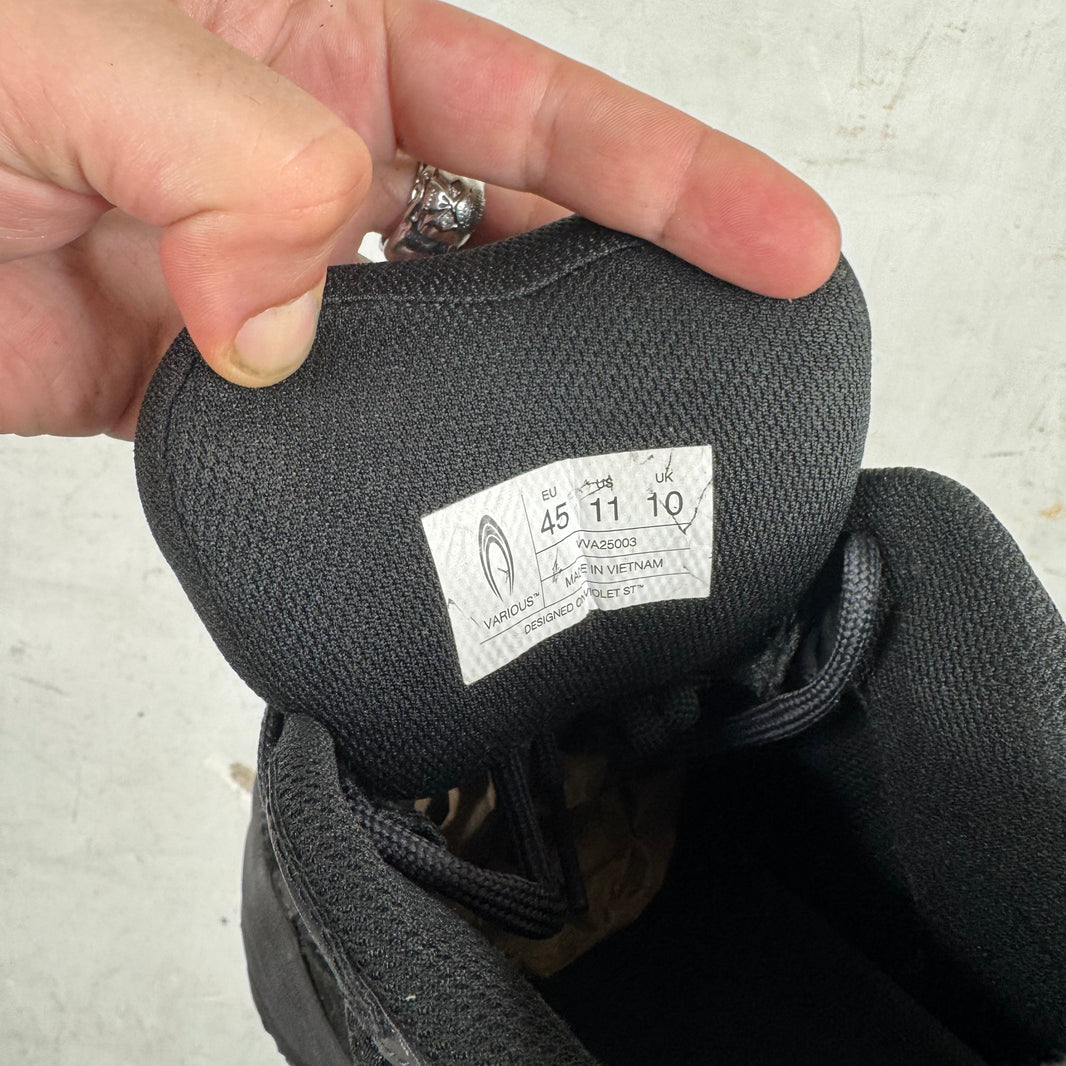 Type Various Black Zero Sneakers