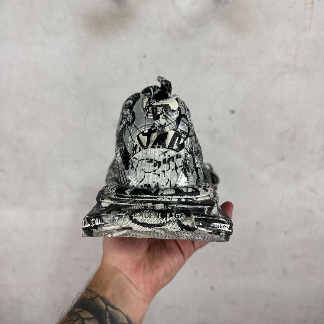 Balenciaga Grafitti 3XL's