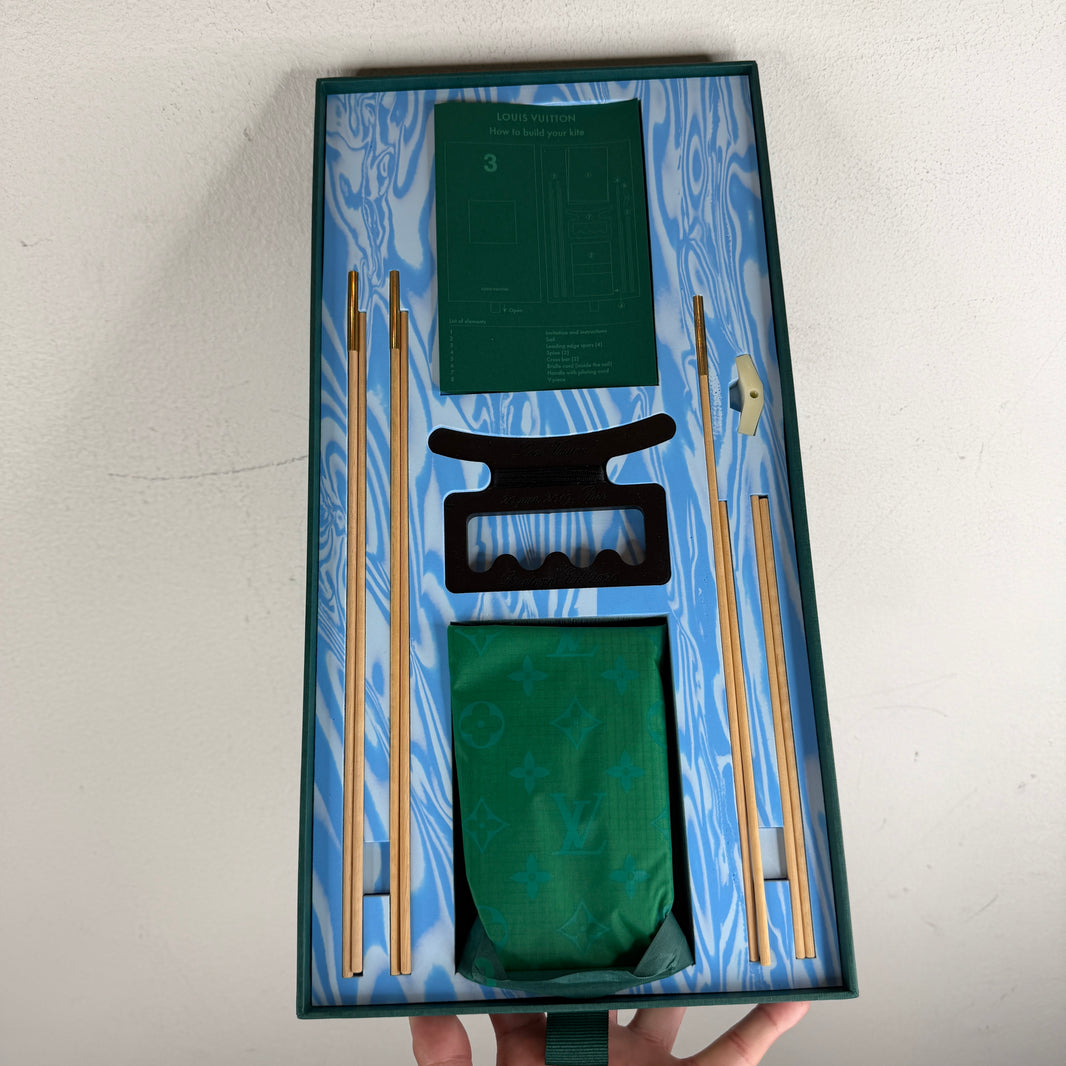 Louis Vuitton Kite Set