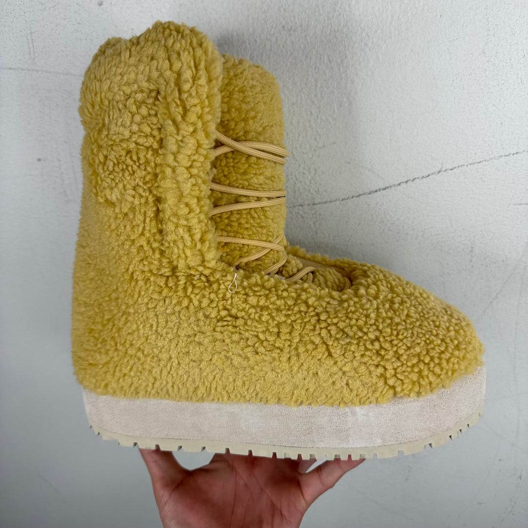PDFCHANNEL Yellow Venus Fur Boots