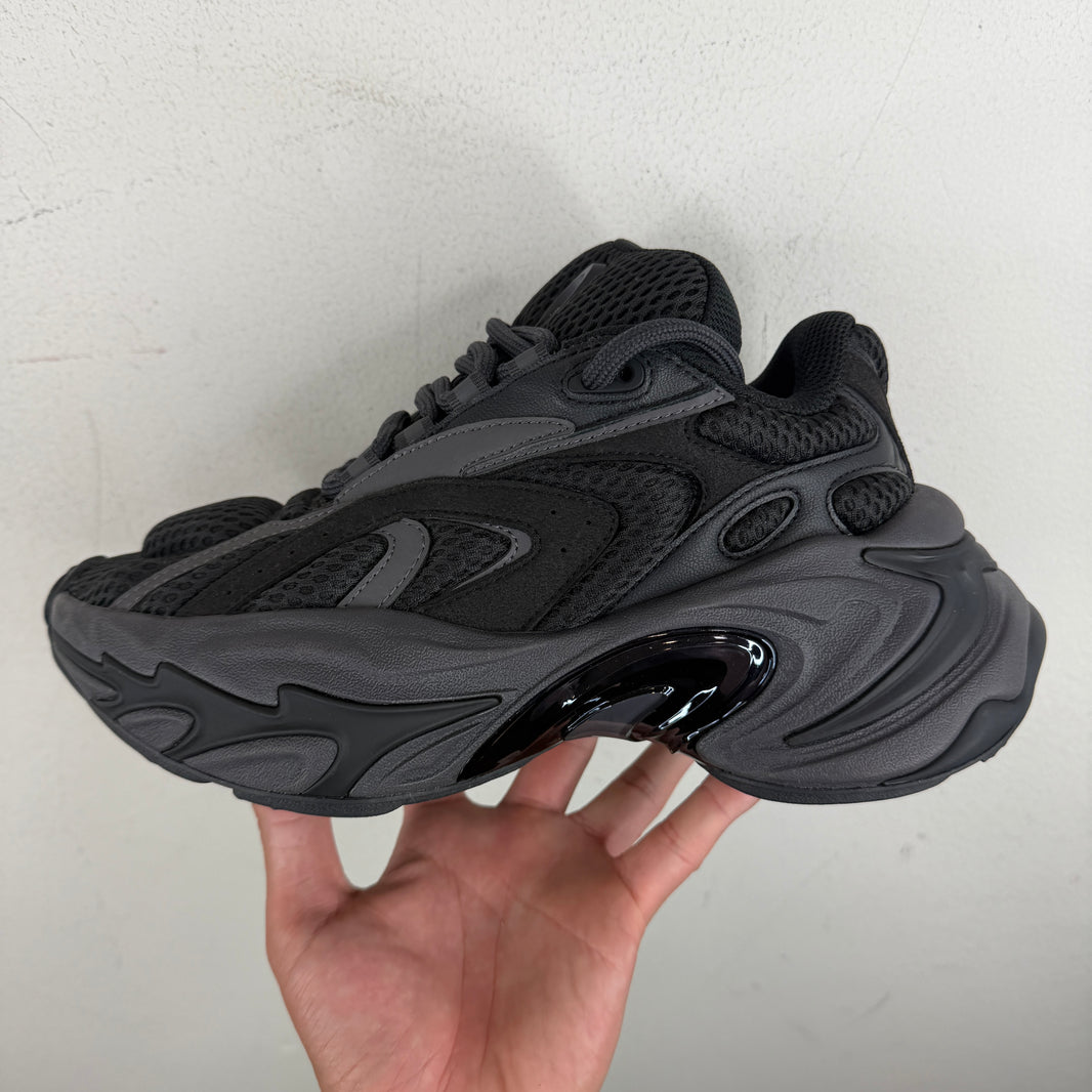 Type Various Black Zero Sneakers