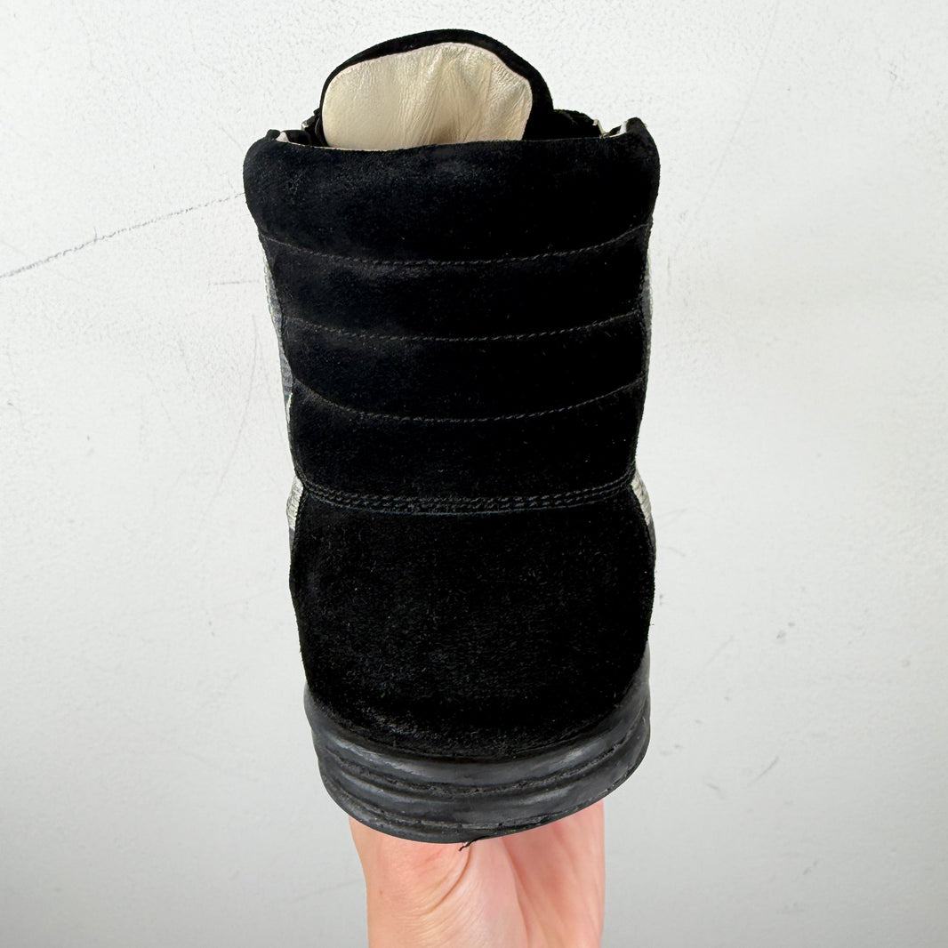 Chanel Zipper Star Sneakers