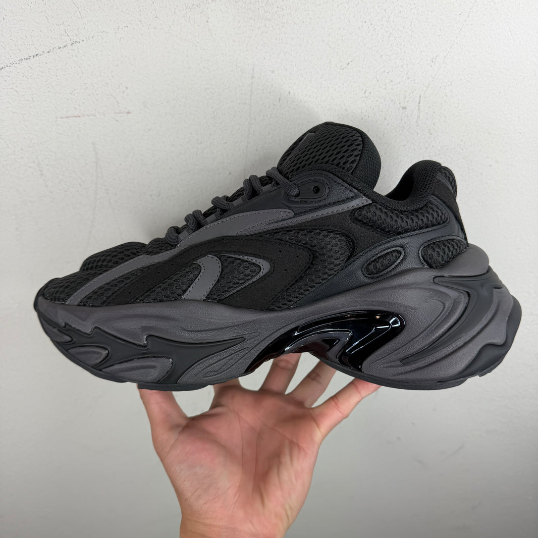 Type Various Zero Black Sneakers