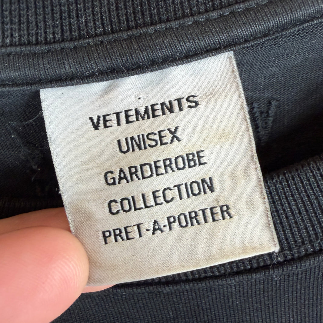 VETEMENTS Black Gothic Logo Longsleeve T-Shirt