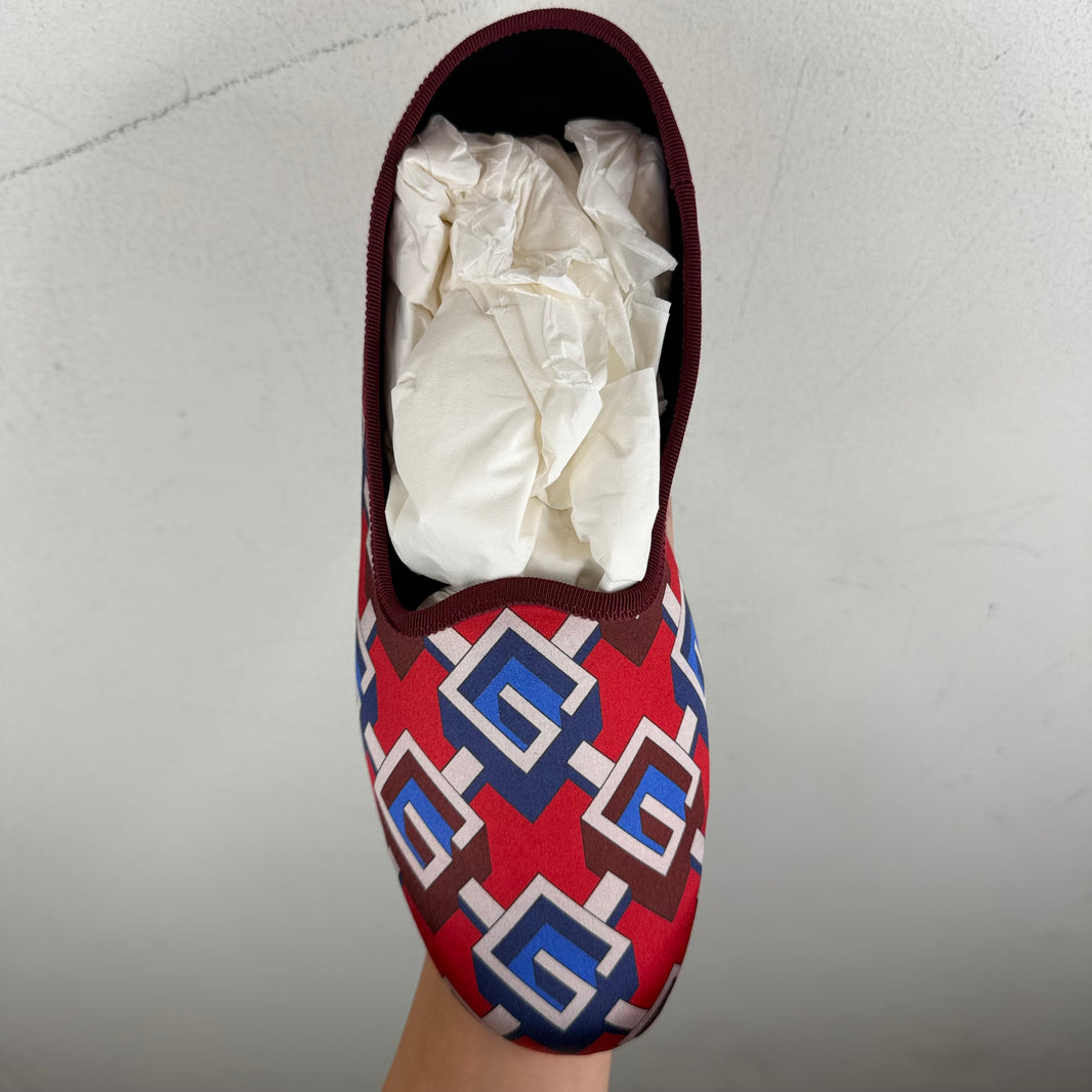 Gucci Voyage Geometric G Slippers
