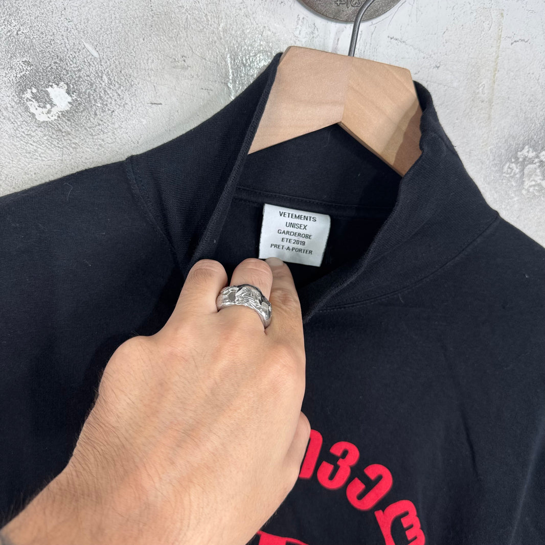 Vetements Georgia Logo Mockneck L/S T-Shirt