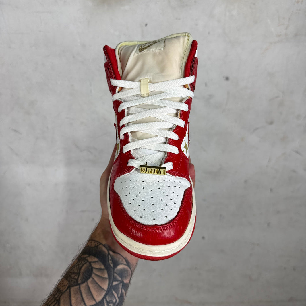 Nike x Supreme SB Dunk High Red Stars