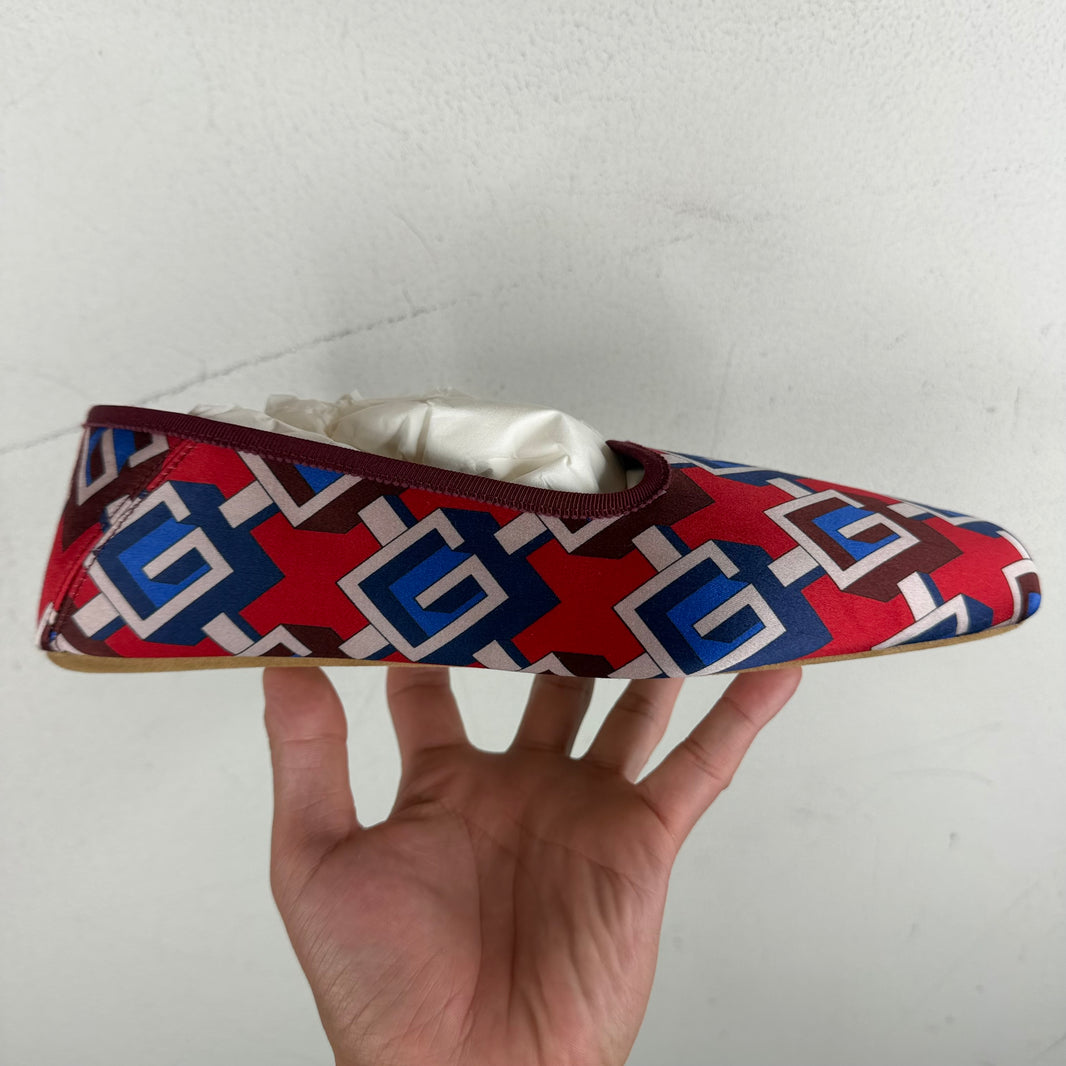 Gucci Voyage Geometric G Slippers