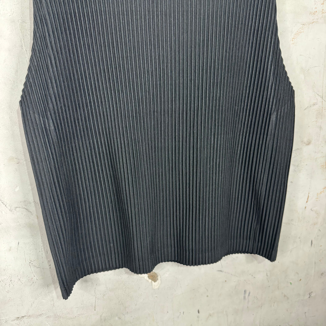 Issey Miyake Mock Neck Pleates Sleeveless Shirt
