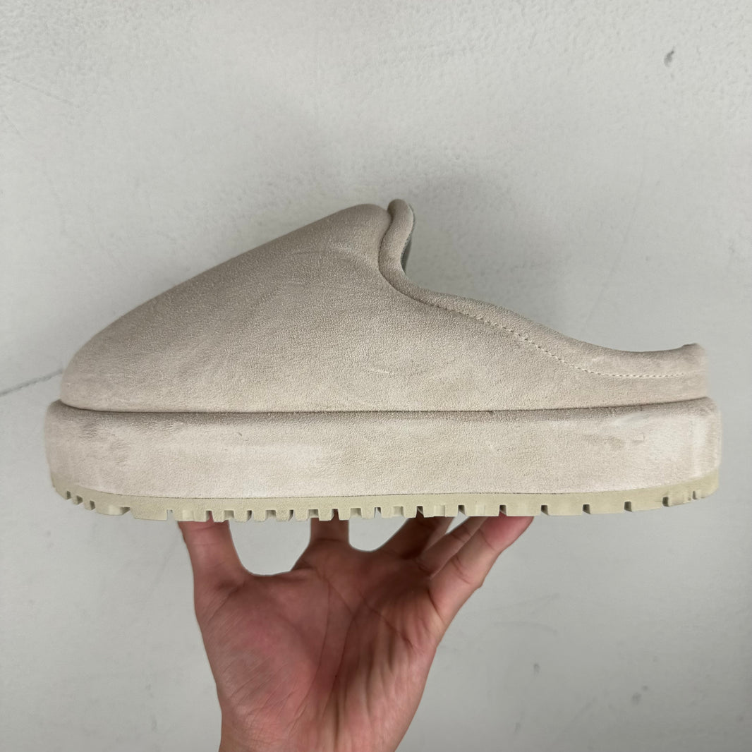 PDFCHANNEL White Mars Slippers