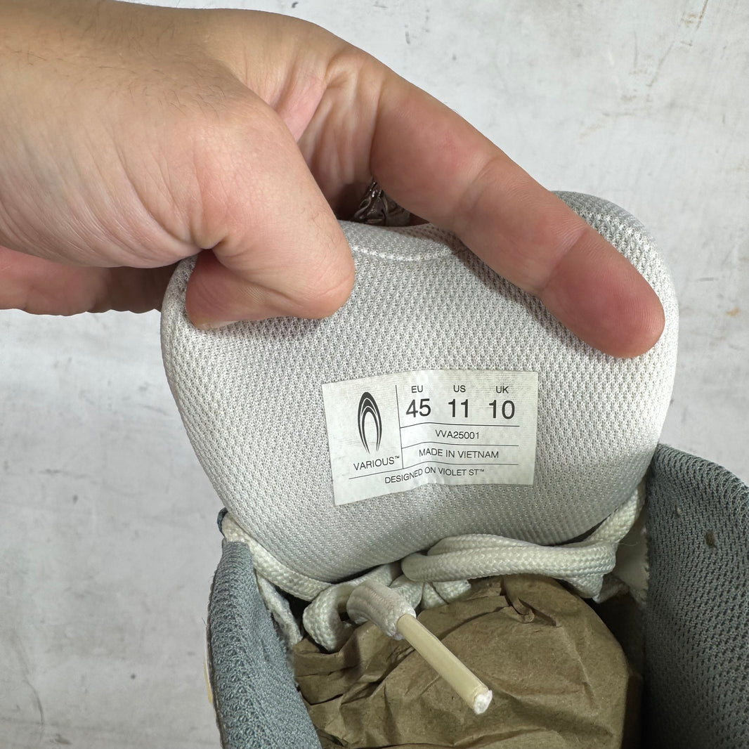 Type Various Zero White/Silver Sneaker