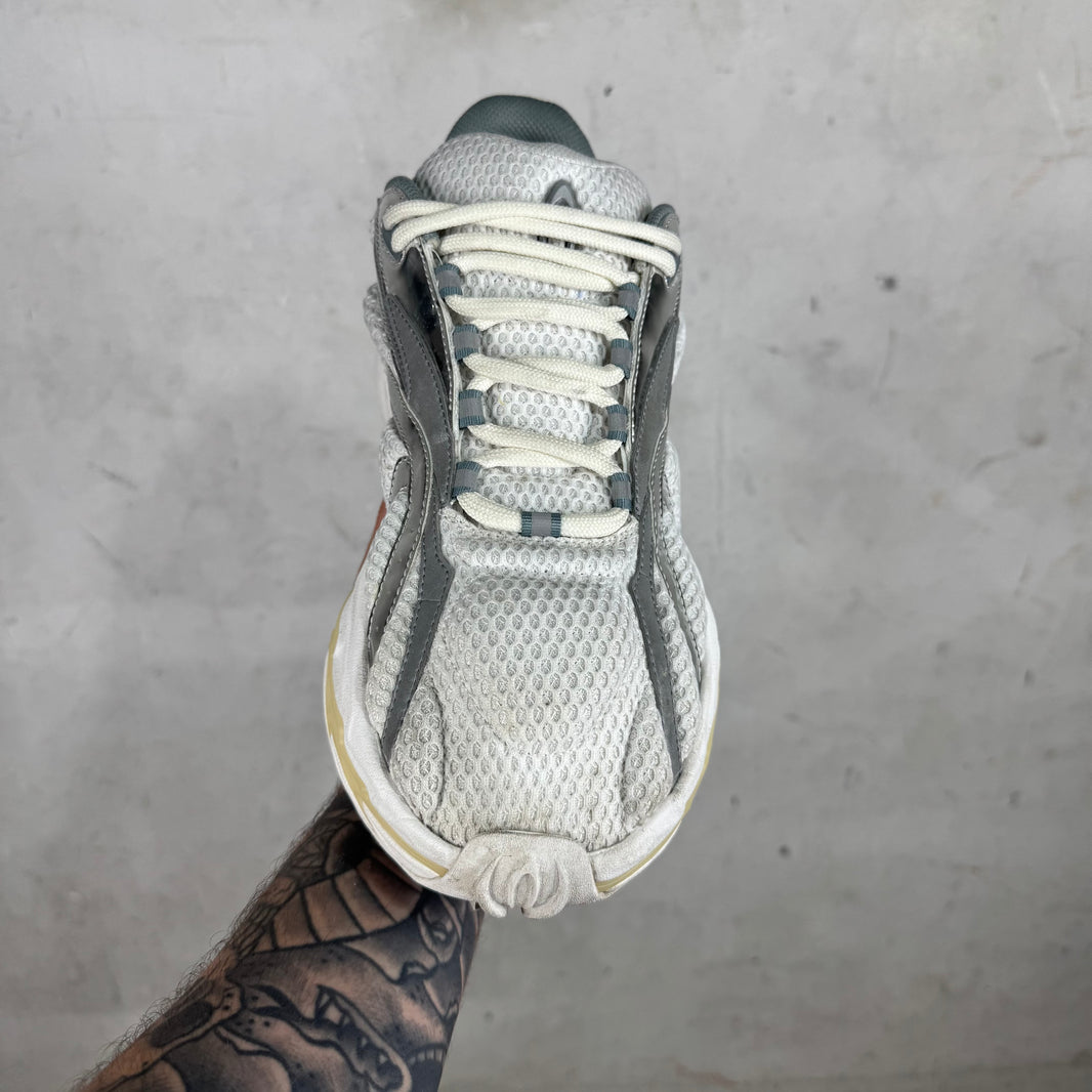 Type Various White Zero Runners