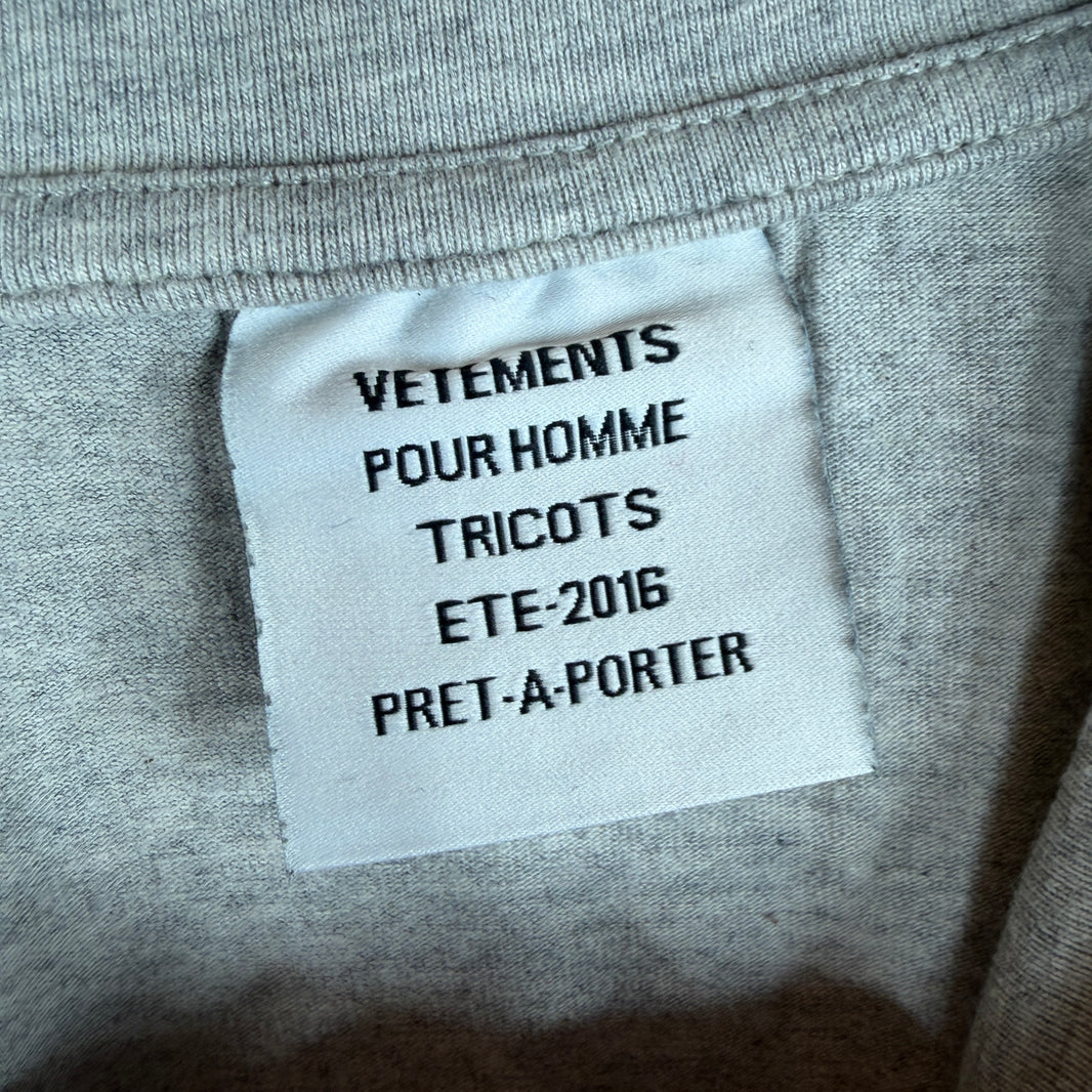 Vetements Gothic Logo L/S T-Shirt