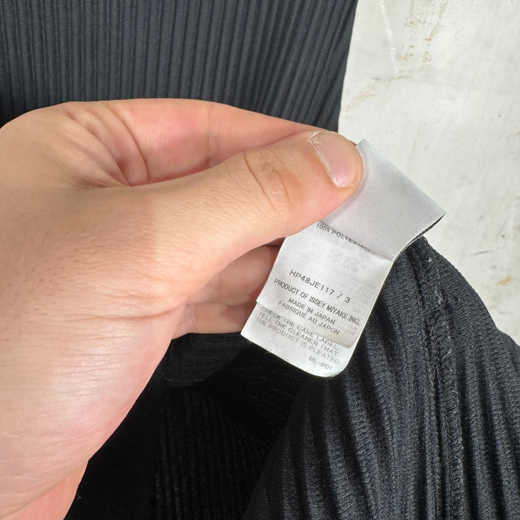 Issey Miyake Mock Neck Pleates Sleeveless Shirt