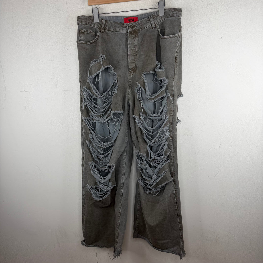 424 Big Daddy Distressed Gray Jeans