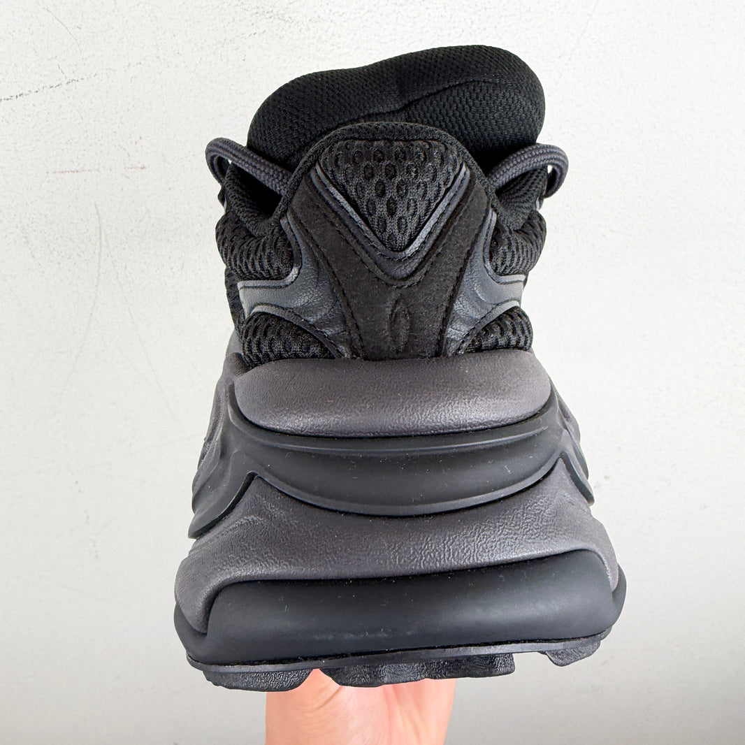 Type Various Black Zero Sneakers