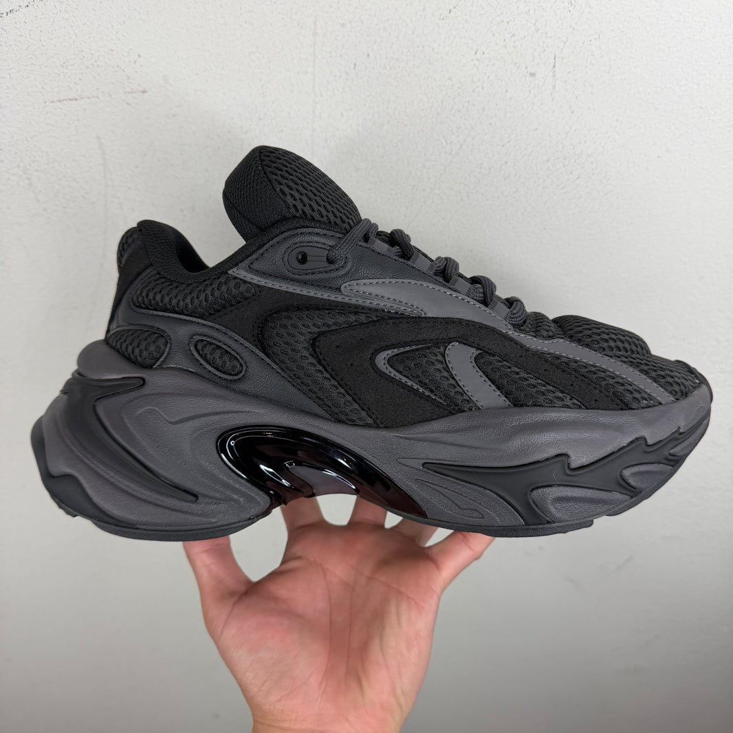 Type Various Zero Black Sneakers