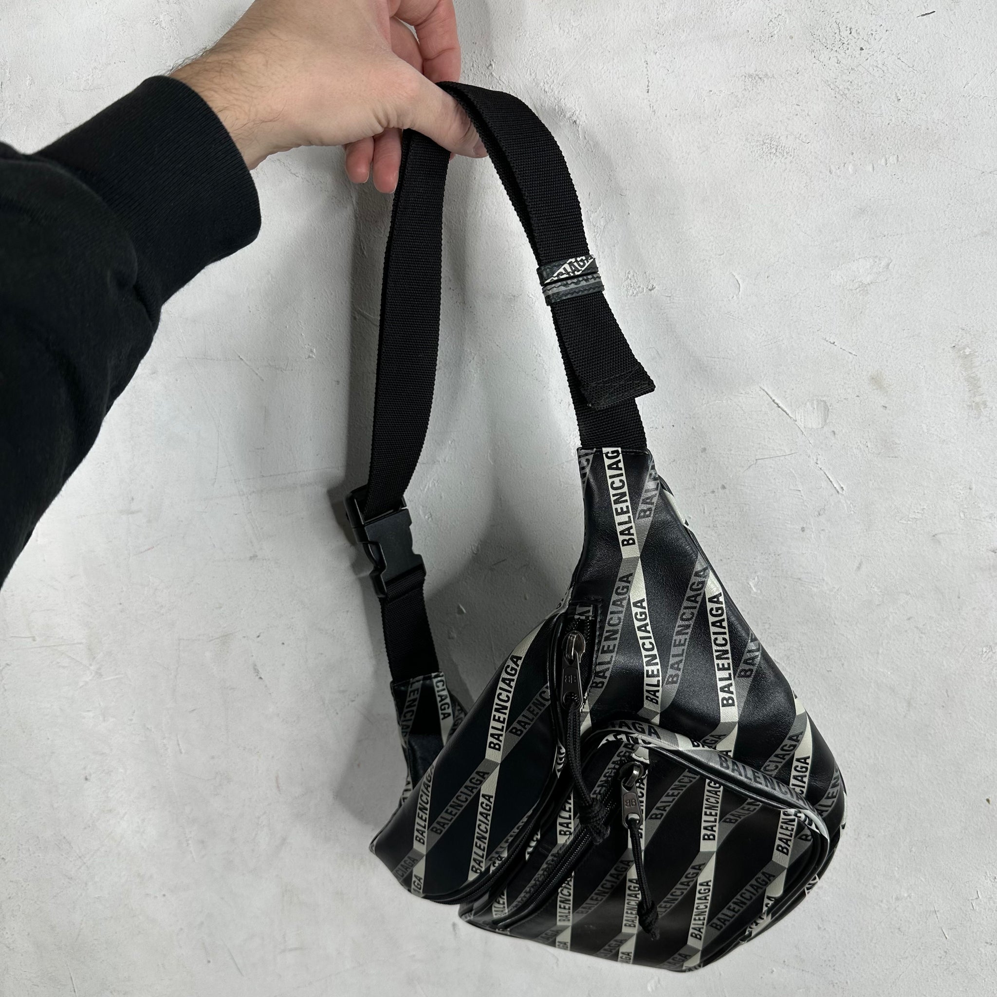 Bumbag balenciaga 2025