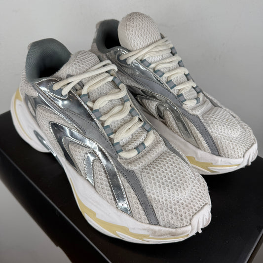 Type Various Zero White/Silver Sneakers