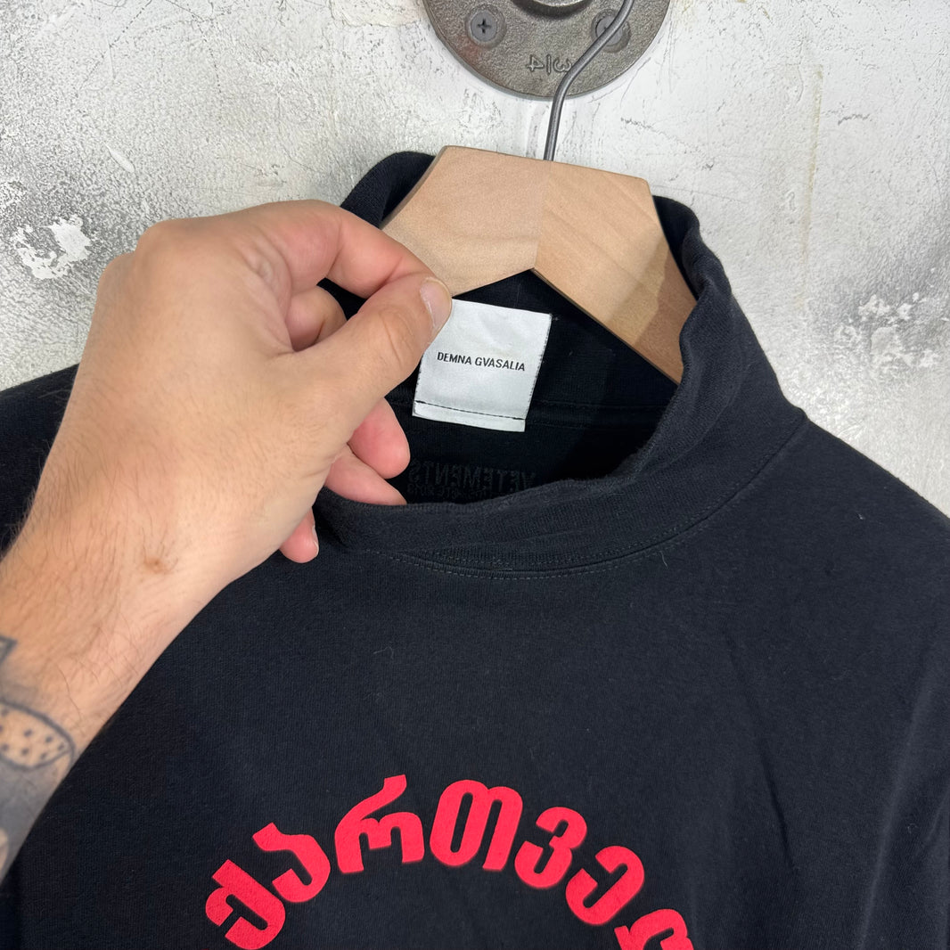 Vetements Georgia Logo Mockneck L/S T-Shirt