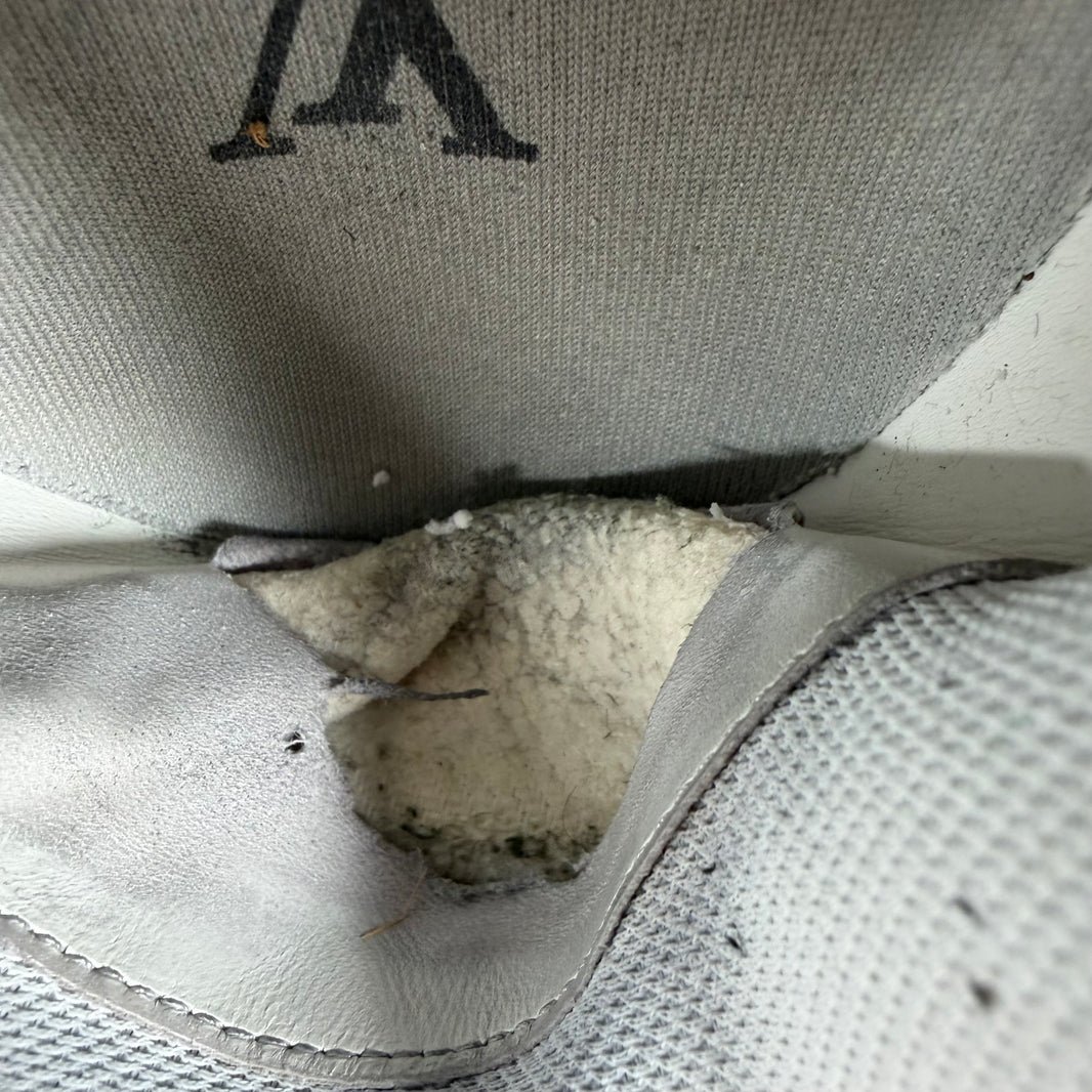 Louis Vuitton White/Gray Trainer Sneakers