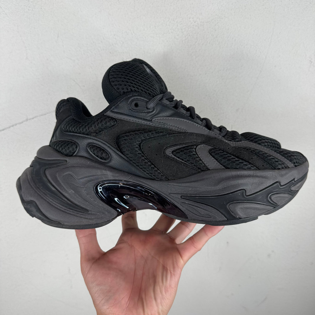 Type Various Black Zero Sneakers