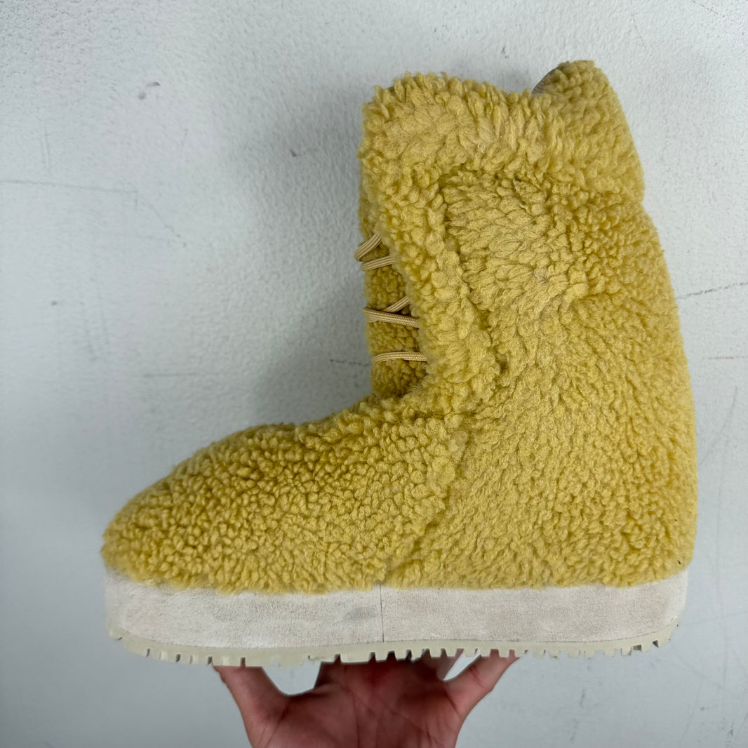 PDFCHANNEL Yellow Venus Fur Boots