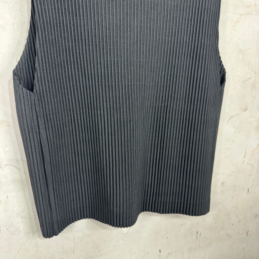 Issey Miyake Mock Neck Pleates Sleeveless Shirt
