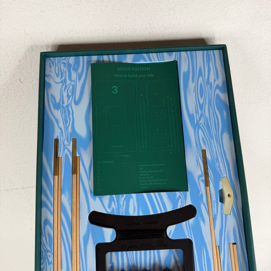 Louis Vuitton Kite Set