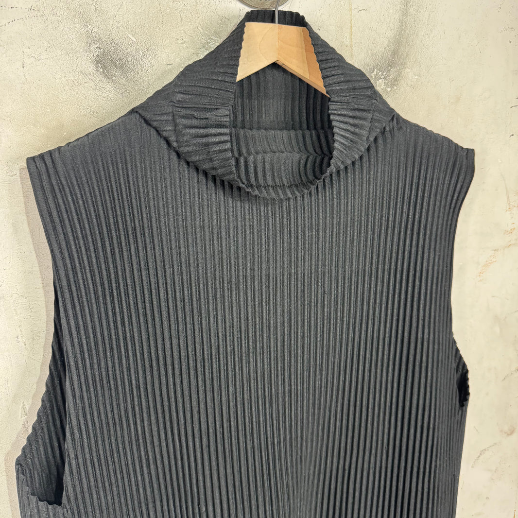 Issey Miyake Mock Neck Pleates Sleeveless Shirt