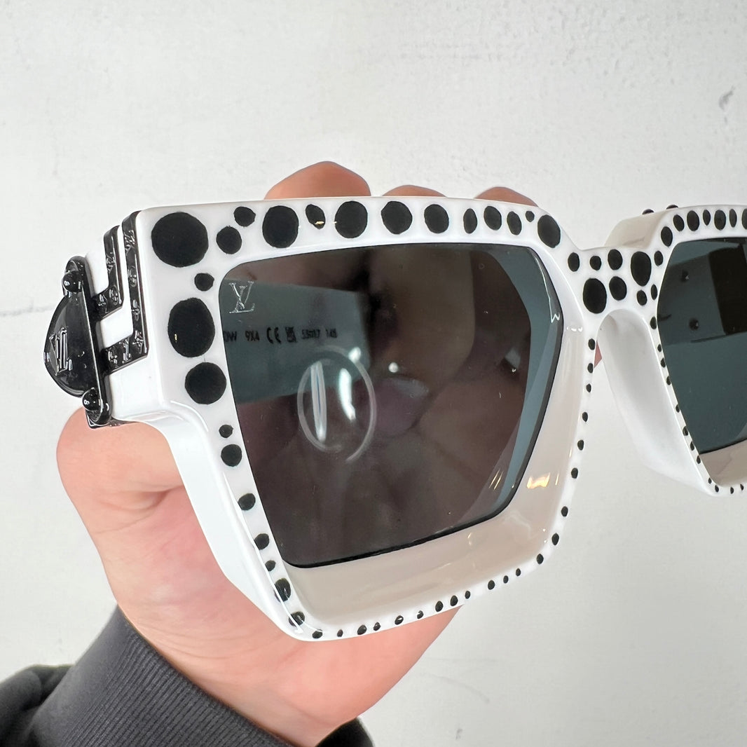Louis Vuitton Yayoi Kusama White Dotted 1.1 Millionaire  display picture 3