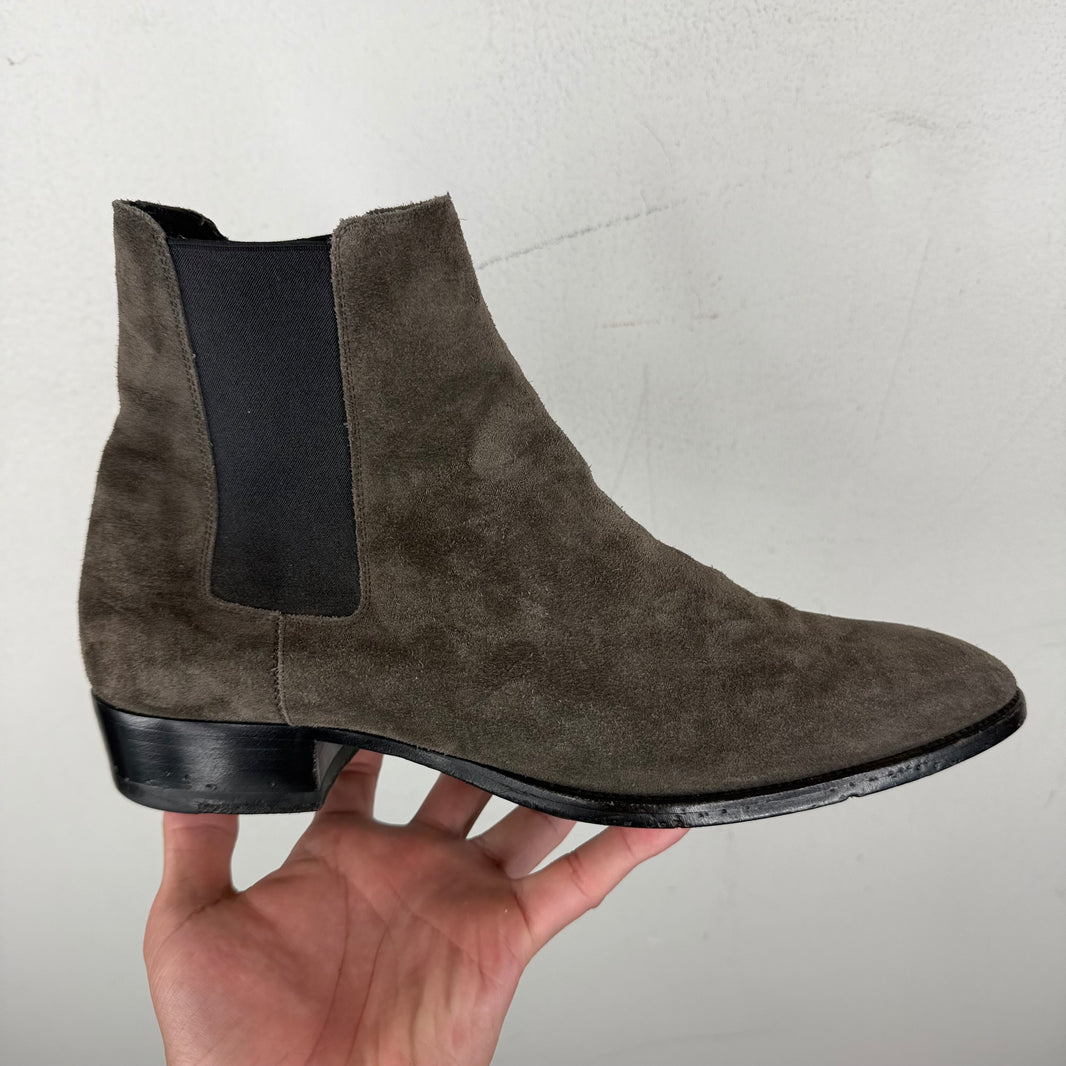 Saint Laurent Chelsea Wyatt Suede Boots