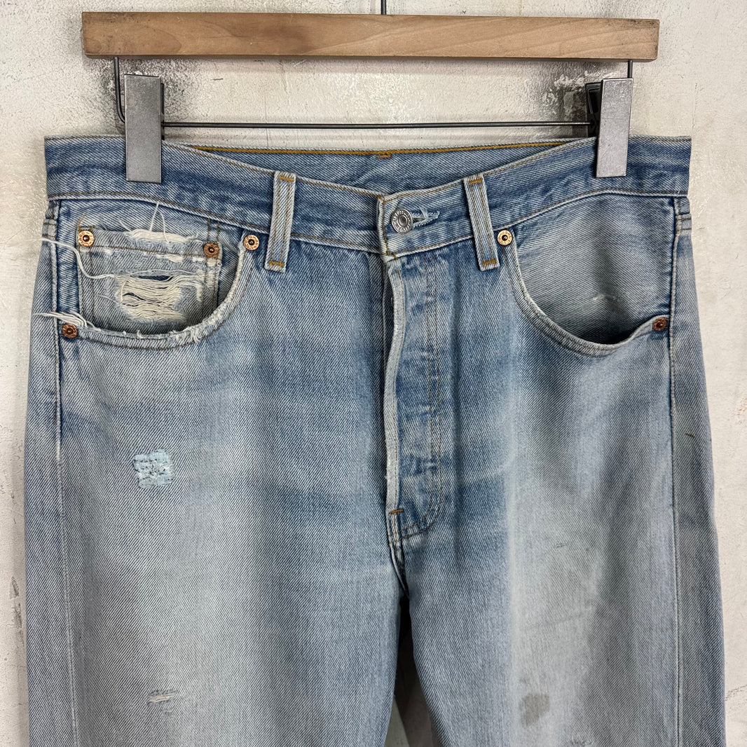 Vintage Levis 501 Lightwash Knee Rip Repair Jeans