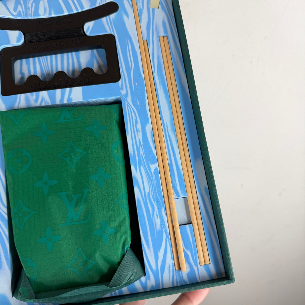 Louis Vuitton Kite Set