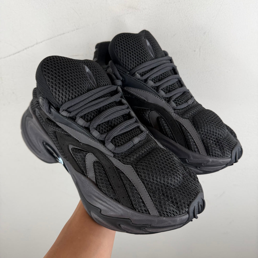Type Various Black Zero Sneakers