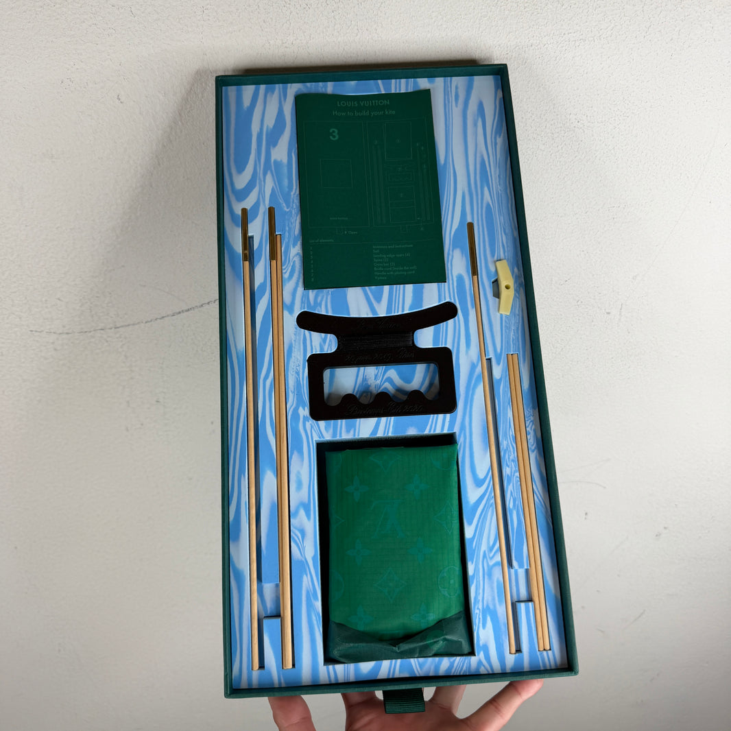 Louis Vuitton Kite Set