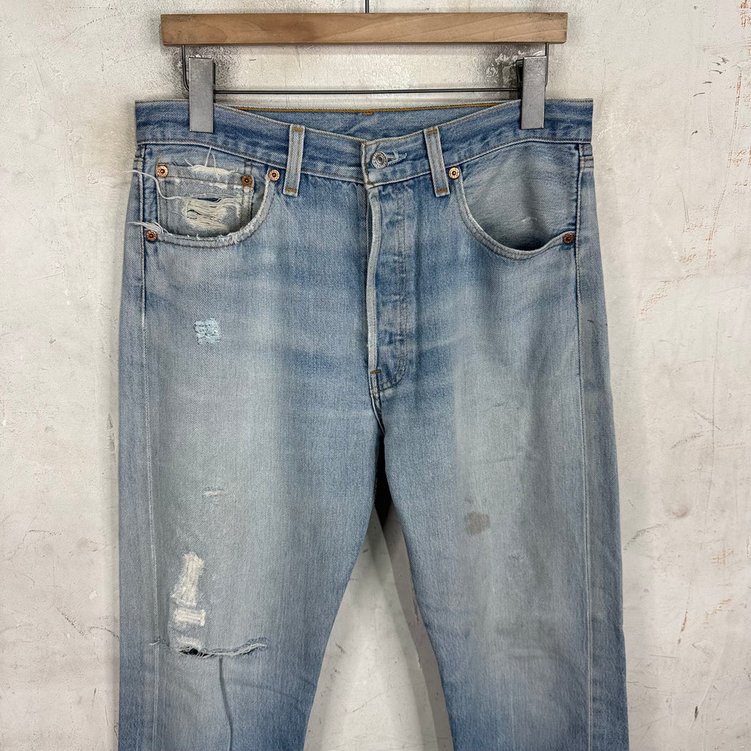 Vintage Levis 501 Lightwash Knee Rip Repair Jeans
