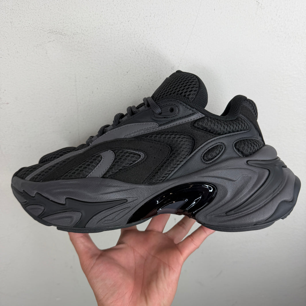 Type Various Zero Black Sneakers
