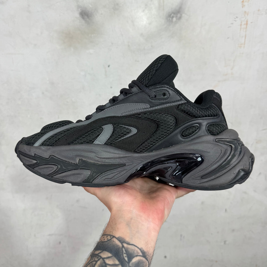 Type Various Black Zero Sneakers