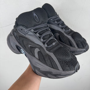 Type Various Black Zero Sneakers