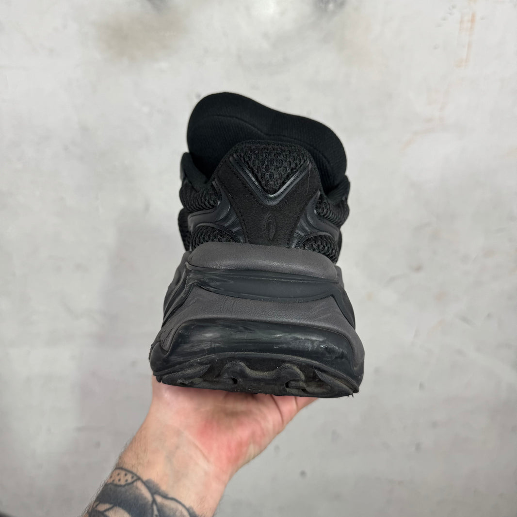Type Various Black Zero Sneakers