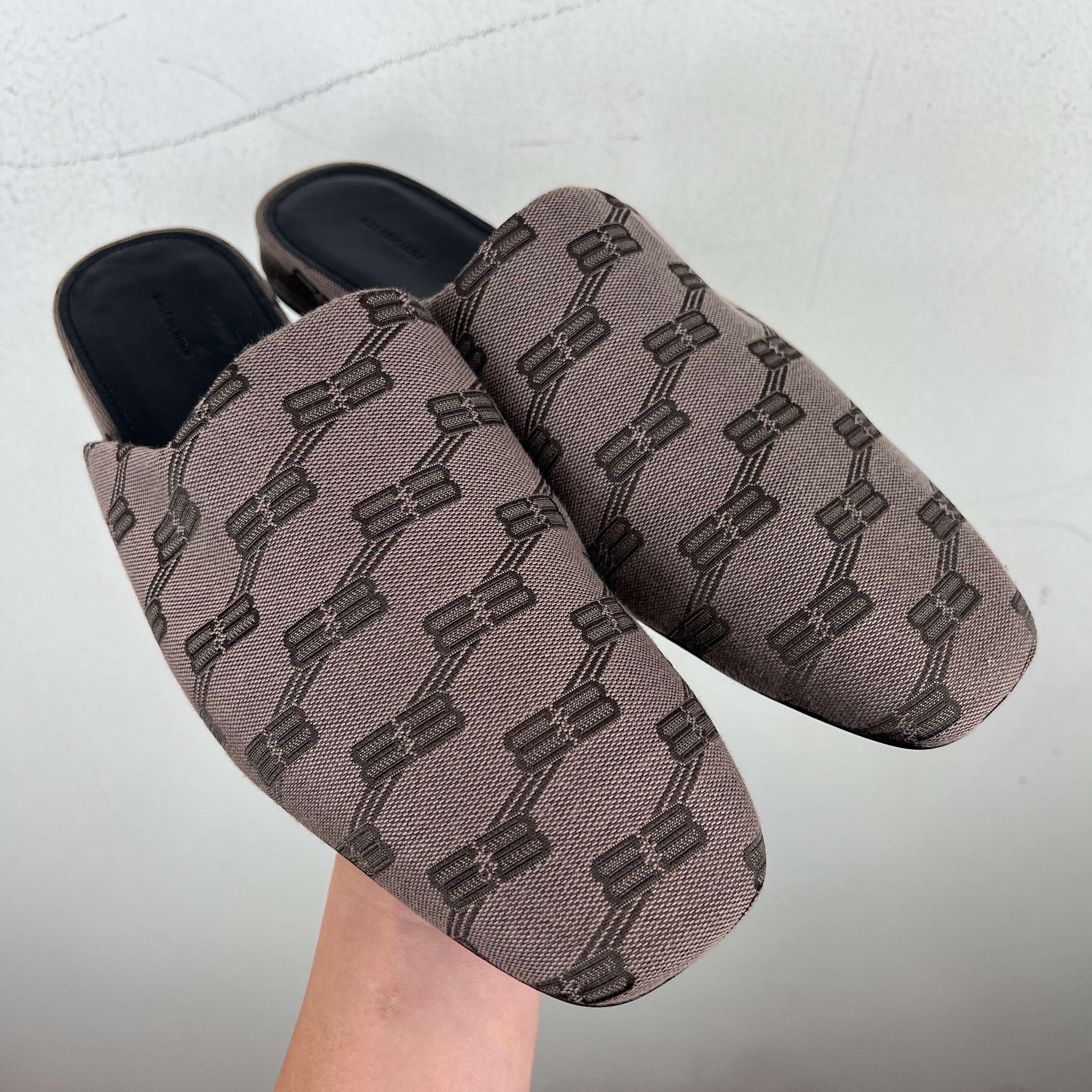 Balenciaga – www.Lukes.store