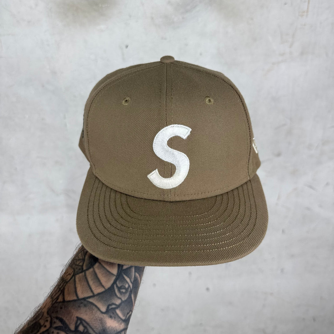 Supreme Beige S Characters Fitted