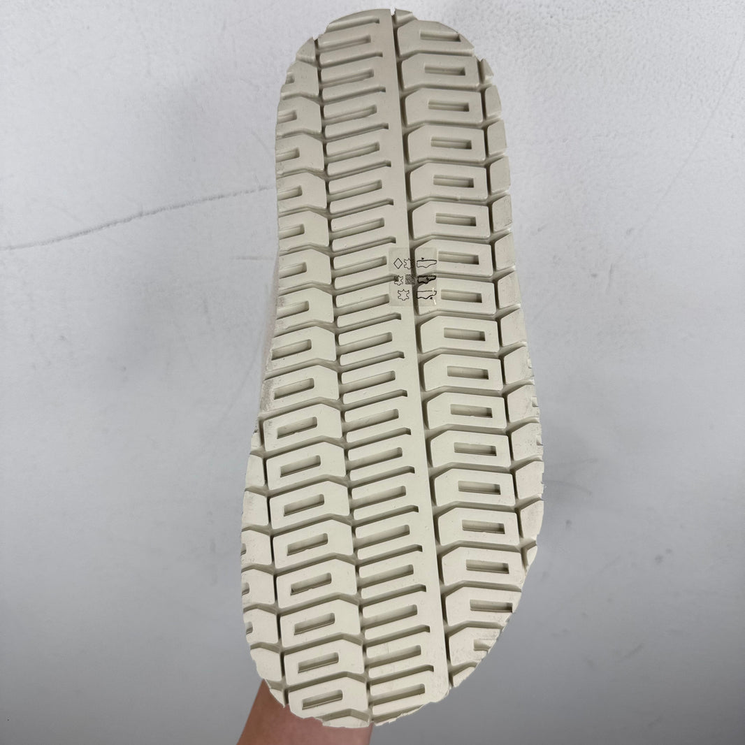 PDFCHANNEL White Mars Slippers