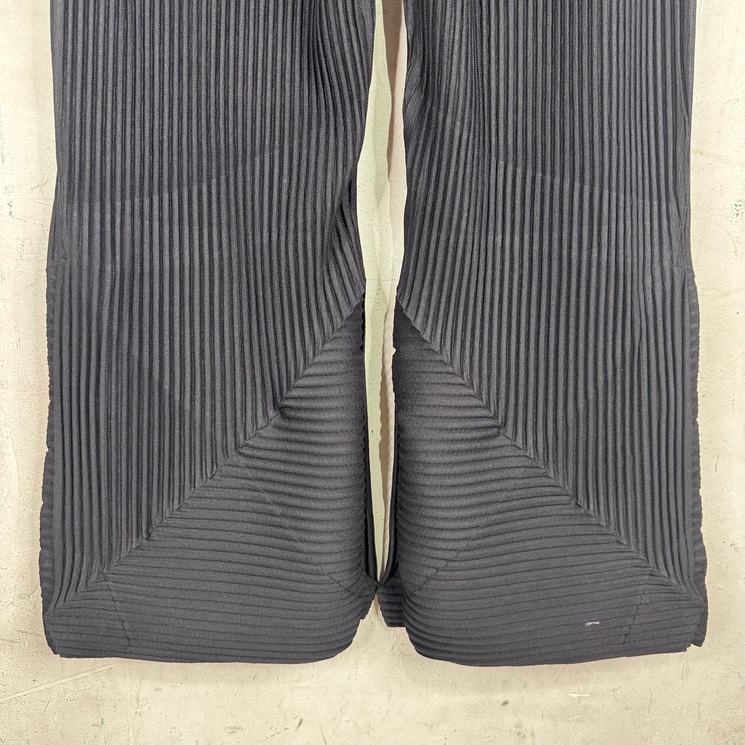 Issey Miyake Pleates Flared Pants