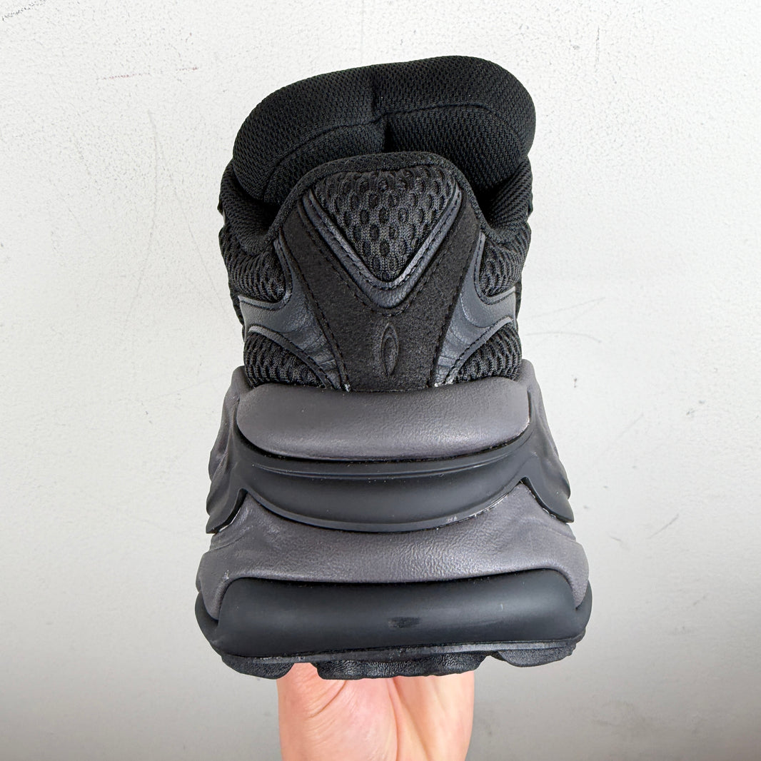 Type Various Zero Black Sneakers