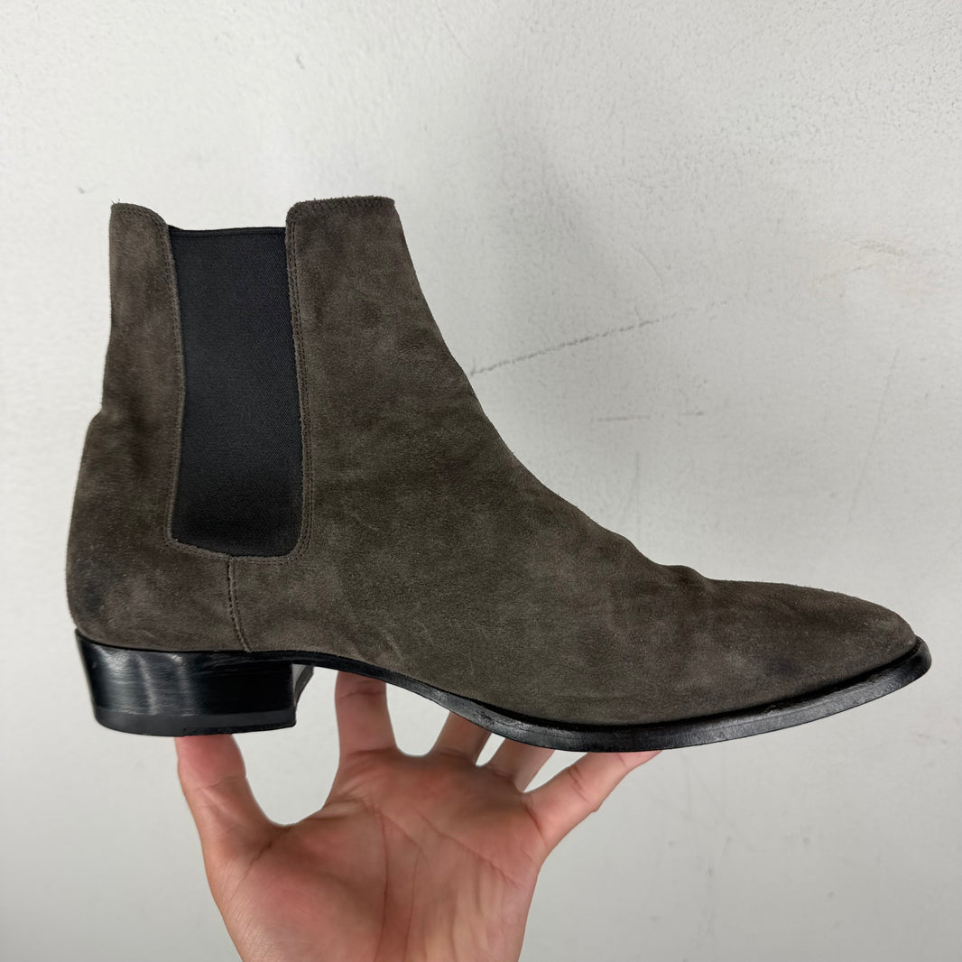 Saint Laurent Chelsea Wyatt Suede Boots