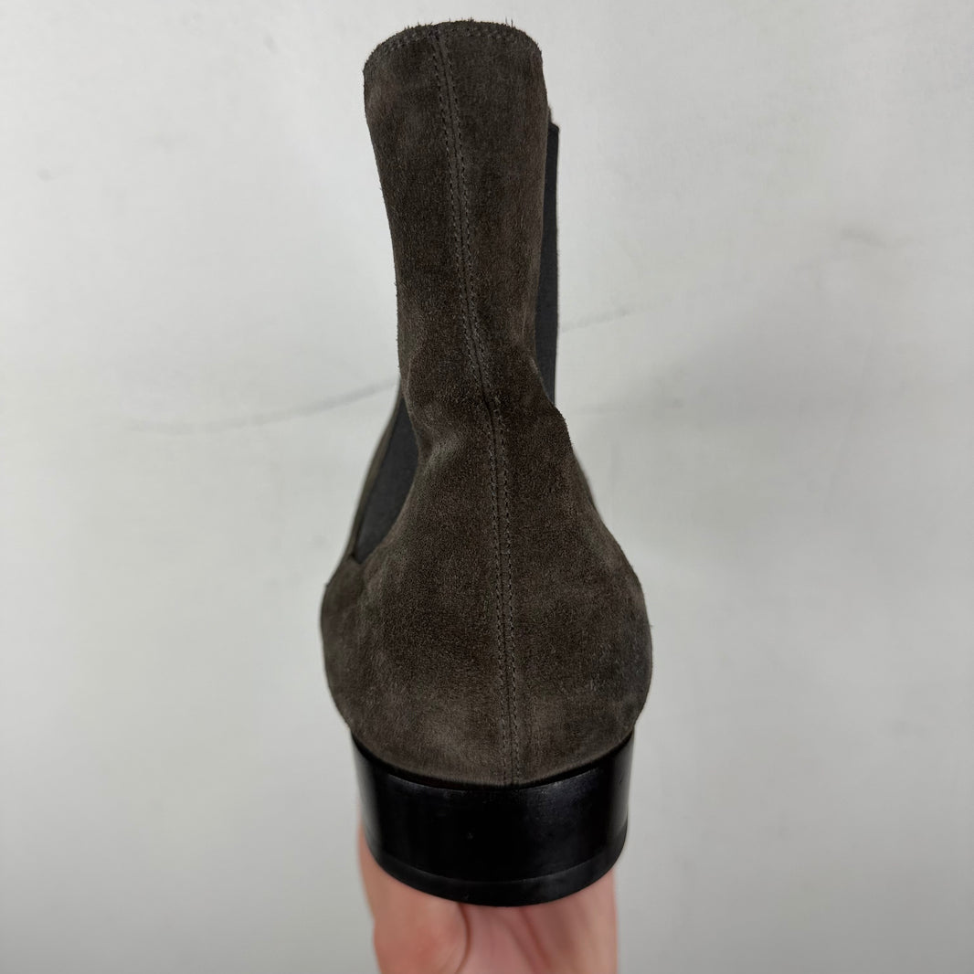 Saint Laurent Chelsea Wyatt Suede Boots