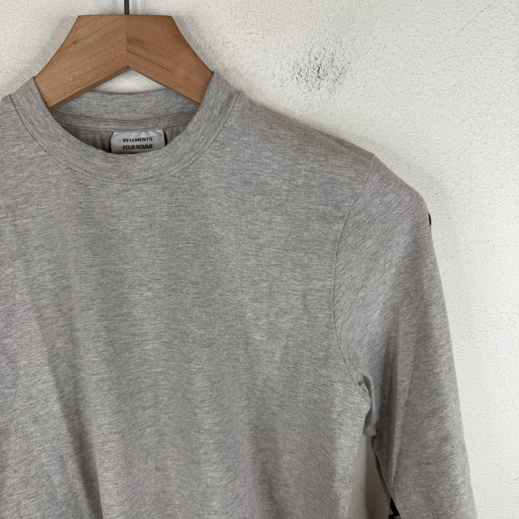 Vetements Gothic Logo L/S T-Shirt